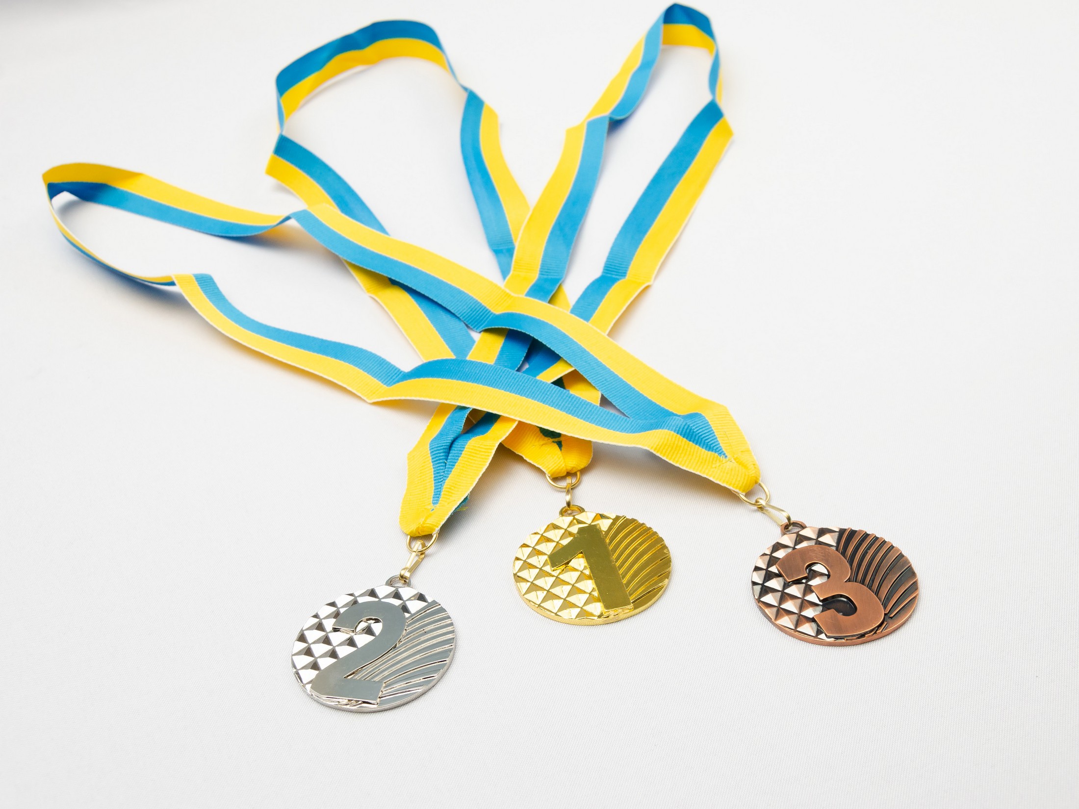 Медаль наградная для бильярда Ромб с лентой (1 место, золото)  ø5см